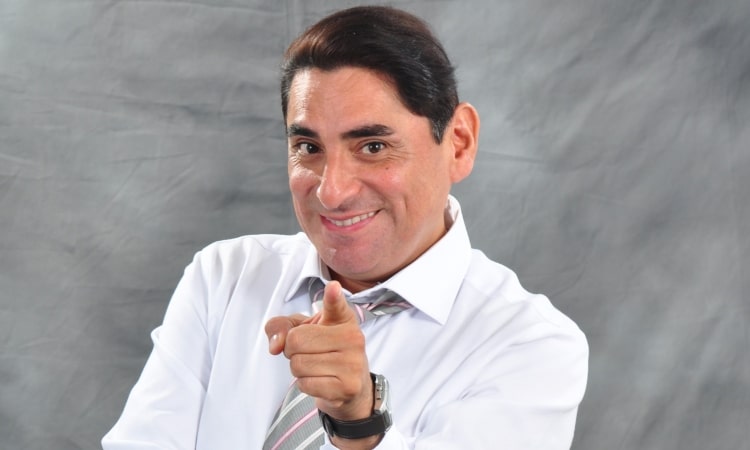 Carlos Álvarez